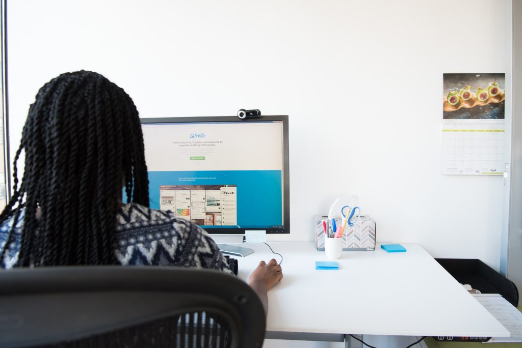 Woman using Trello.