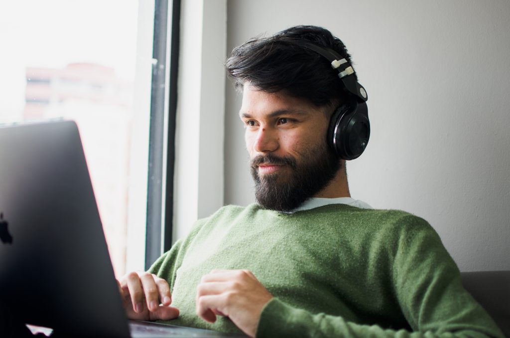 Man listening music on Apple Music.